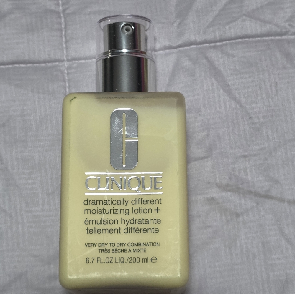 Clinique Dramatically Different Moisturizing Lotion - Cream